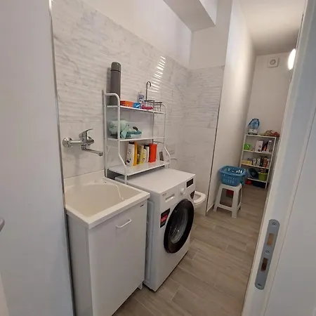 Exklusives Penthouse Mit Dachterrasse Daire Zambrone