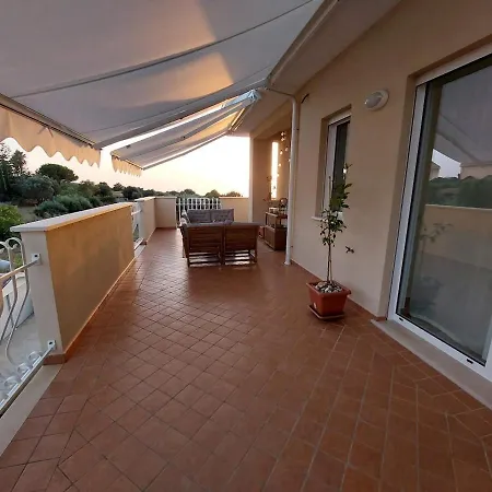 Exklusives Penthouse Mit Dachterrasse Daire Zambrone